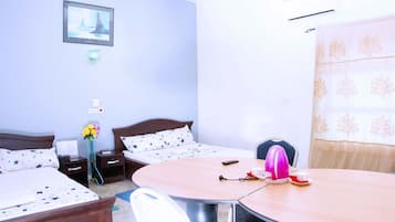 Minibar, desk, soundproofing, free WiFi