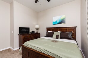 4 habitaciones, escritorio, tabla de planchar con plancha y wifi gratis 