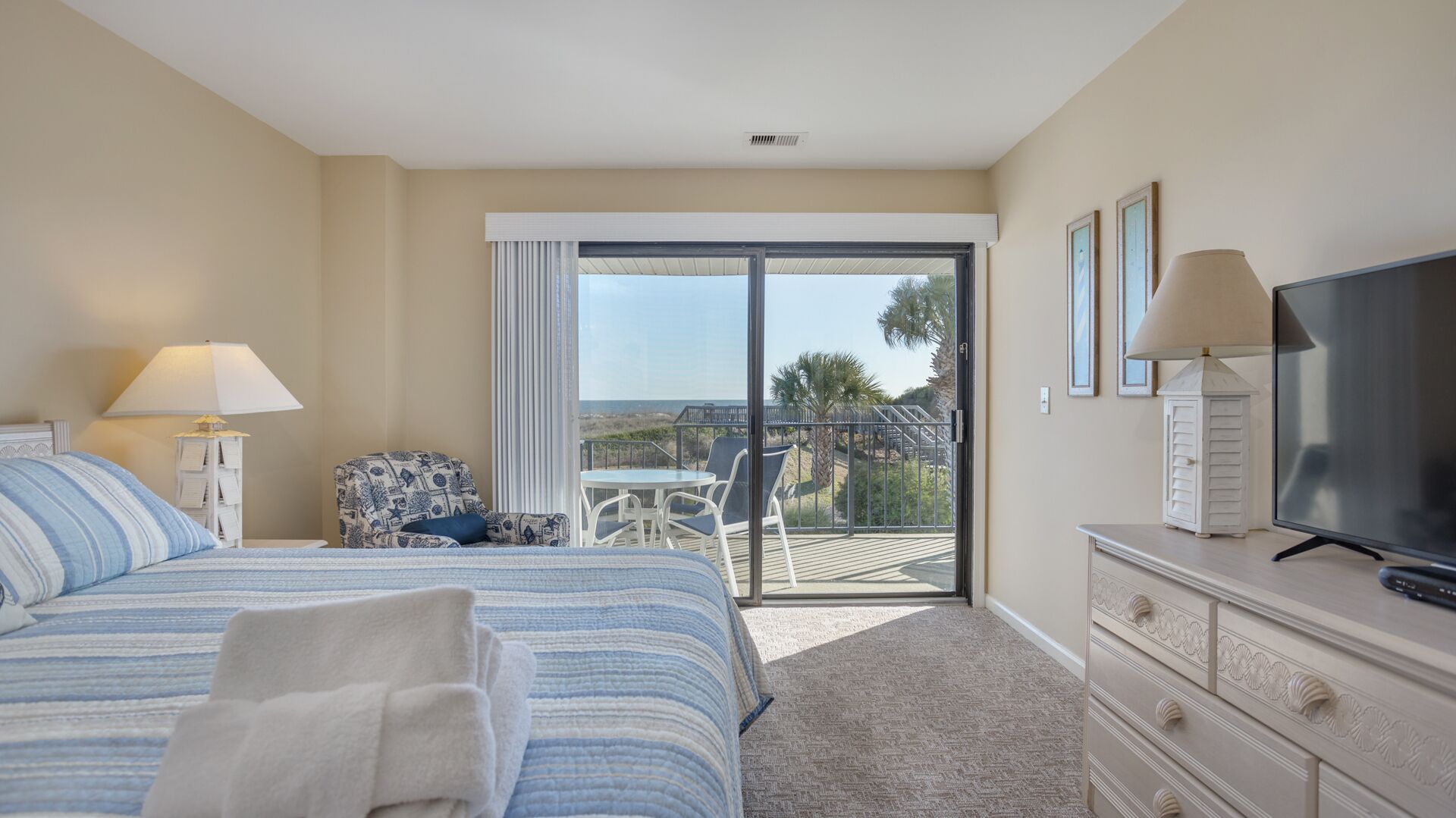 2 عدّة غرف نوم ومكواة/لوح كي وواي فاي مجانًا وملاءات أسرّة