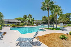 Pool - Direct Oceanfront 2BR | Private Balcony, Pool & Sunrise Views (Hilton Head Island)