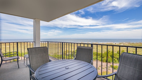 Sweeping views of the beach and ocean from this fantastic balcony!