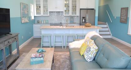 Sleeps 10 - 3 bedroom, 2 bath, beach chairs, tags, very close to beach/boardwalk