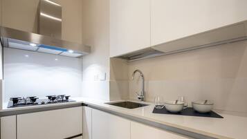 Kühlschrank, Ofen, Herdplatte, Geschirrspüler