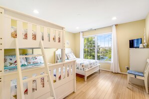 3 bedrooms, iron/ironing board, Internet, bed sheets