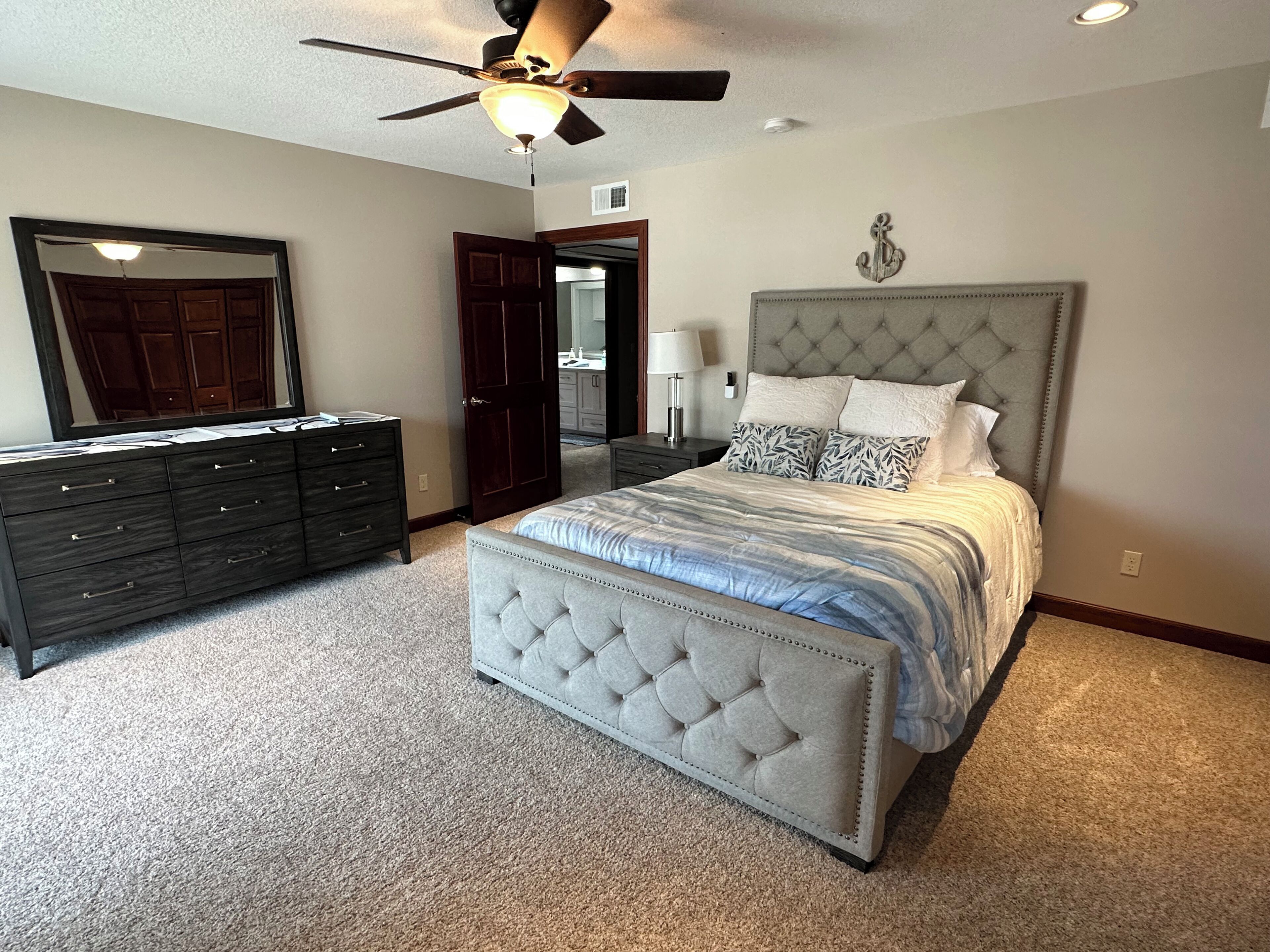 5 bedrooms, iron/ironing board, free WiFi, bed sheets