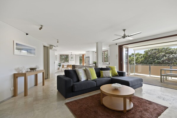 TV - Large, comfortable, one level apartment in central Point Lookout. Walk... (Point Lookout)