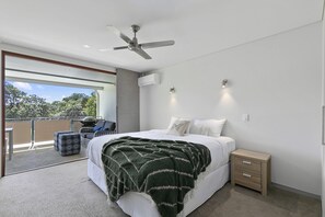 3 bedrooms, free WiFi, bed sheets - Large, comfortable, one level apartment in central Point Lookout.  Walk... (Point Lookout)