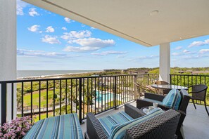 Outdoor dining - Oceanfront 2BR Villa with Balcony & Sunset Views (Hilton Head Island)