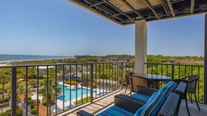 Outdoor dining - Oceanfront 2BR Villa with Balcony & Sunset Views (Hilton Head Island)