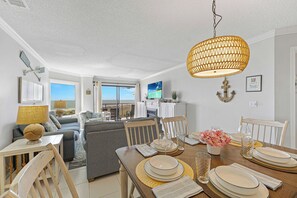 Dining - Direct Beachfront 2BR Condo w Ocean Views & Private Pool (Hilton Head Island)