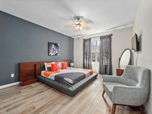 7 bedrooms, desk, iron/ironing board, travel cot