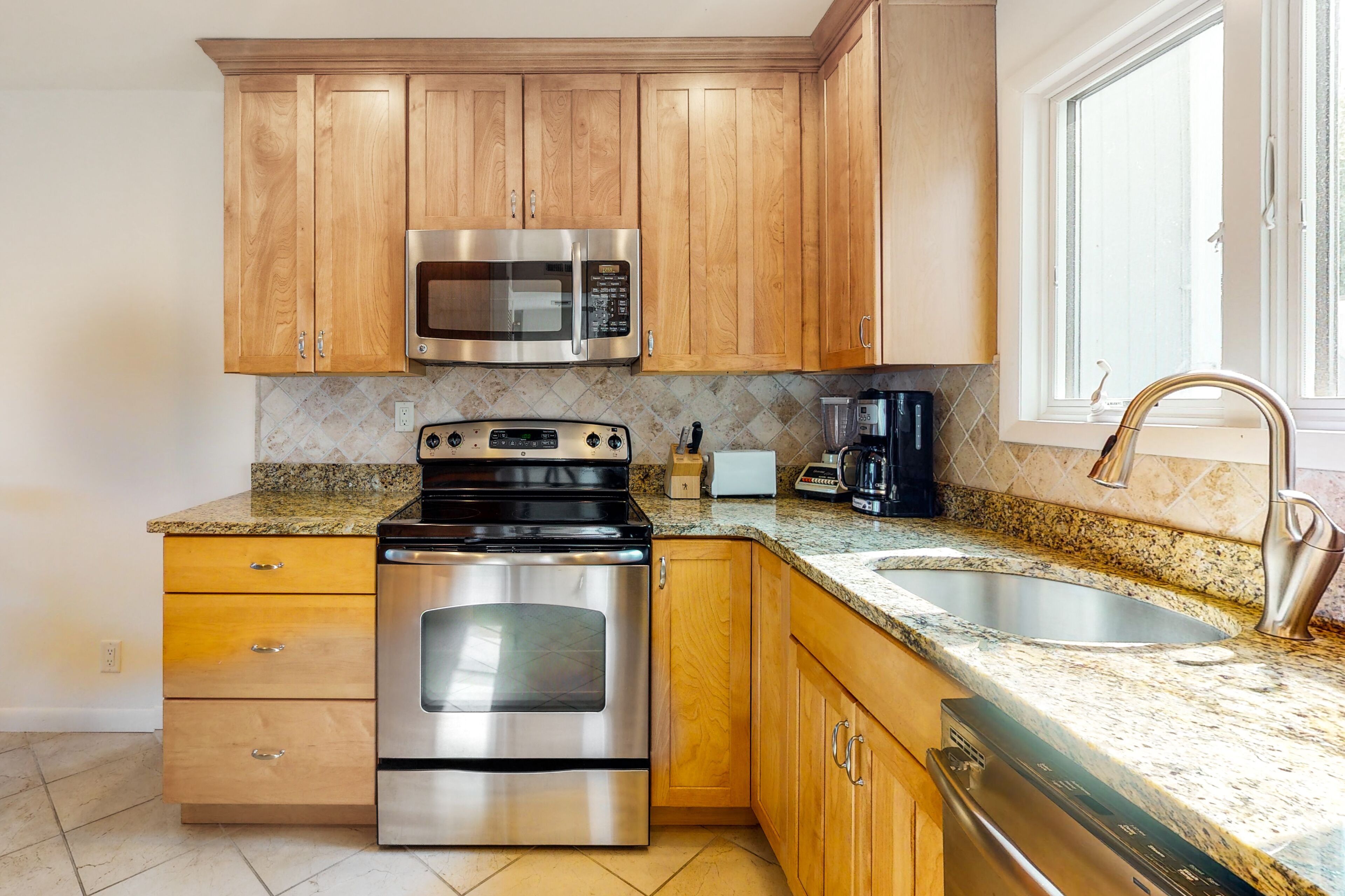 Sea Colony Tennis 1st floor condo w/ free WiFi, gym, and basketball court