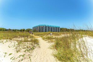 On the beach - Beachfront Hilton Head Villa • Ocean Views & Pool Access (Hilton Head Island)