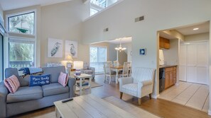 TV - Bright Family Villa | Pool&Beach Access, Deck w/ Golf Views, Bikes (Hilton Head Island)