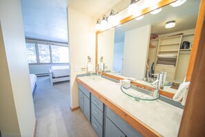 2 chambres, fer et planche Ă repasser, Wi-Fi, draps fournis