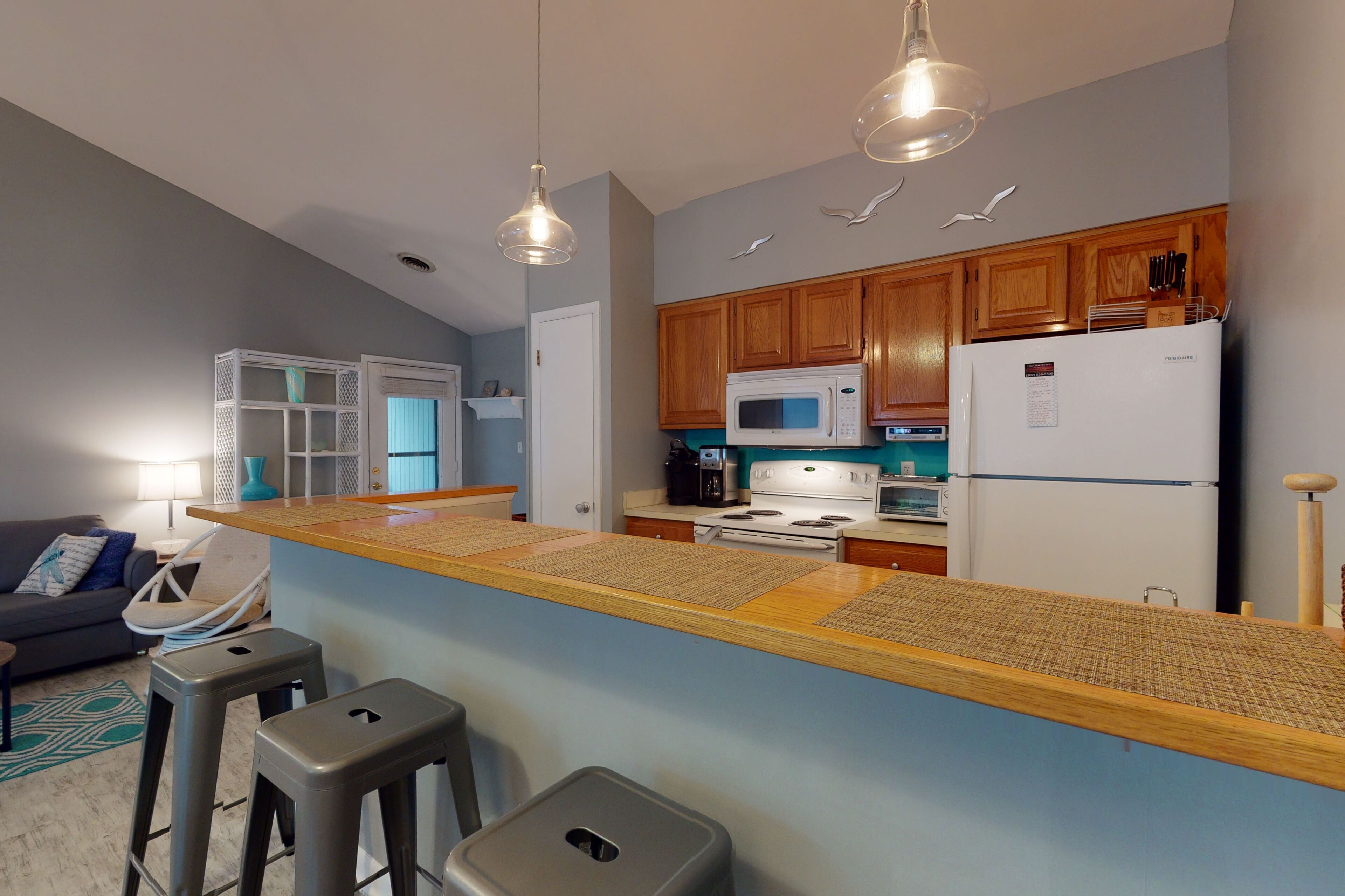 First-floor Sea Colony Tennis condo with pool/basketball court