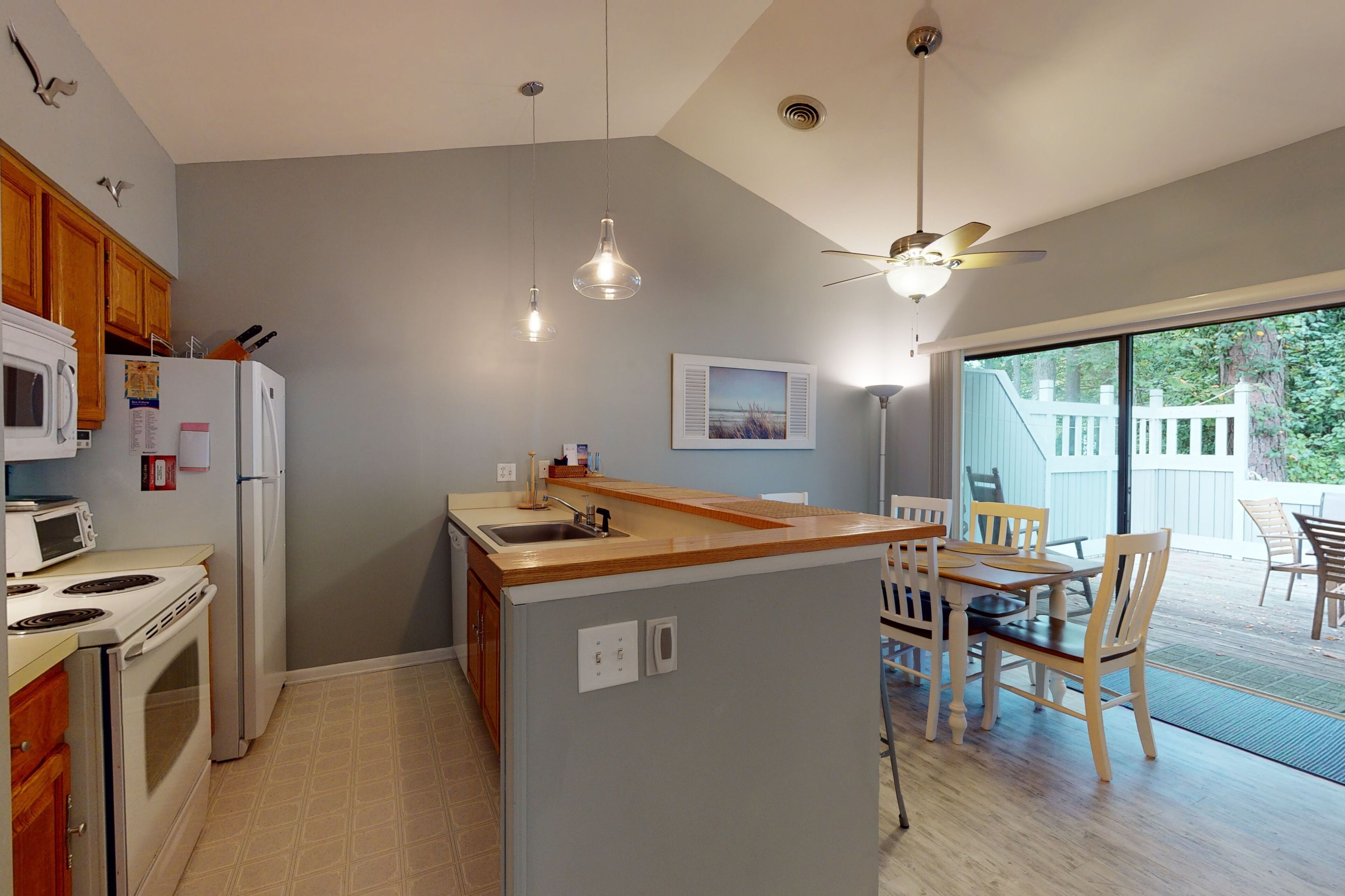 First-floor Sea Colony Tennis condo with pool/basketball court