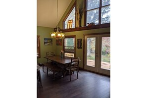 Dining - Mountain Adventure House (Asheville)