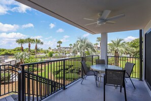 Outdoor dining - Oceanfront Family Villa | Bikes, Pool & Beach Access (Hilton Head Island)