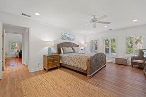 5 bedrooms, free WiFi, bed sheets