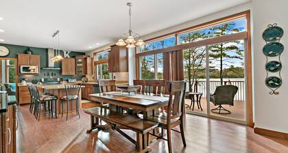 Beautiful and spacious lakefront home! Close to everything!