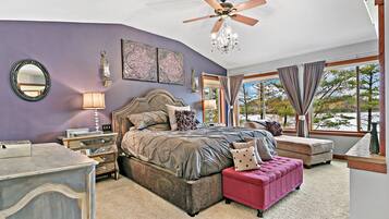 4 bedrooms, desk, iron/ironing board, free WiFi