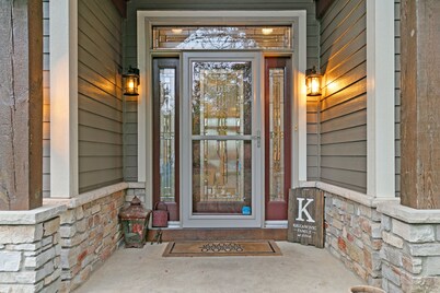 Beautiful and spacious lakefront home! Close to everything!