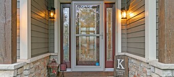 Beautiful and spacious lakefront home! Close to everything!