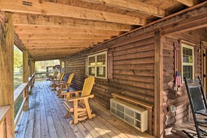 Terrace/patio - ‘Hooah’ Cabin Retreat w/ Grill & Step-Free Access (Parsons)