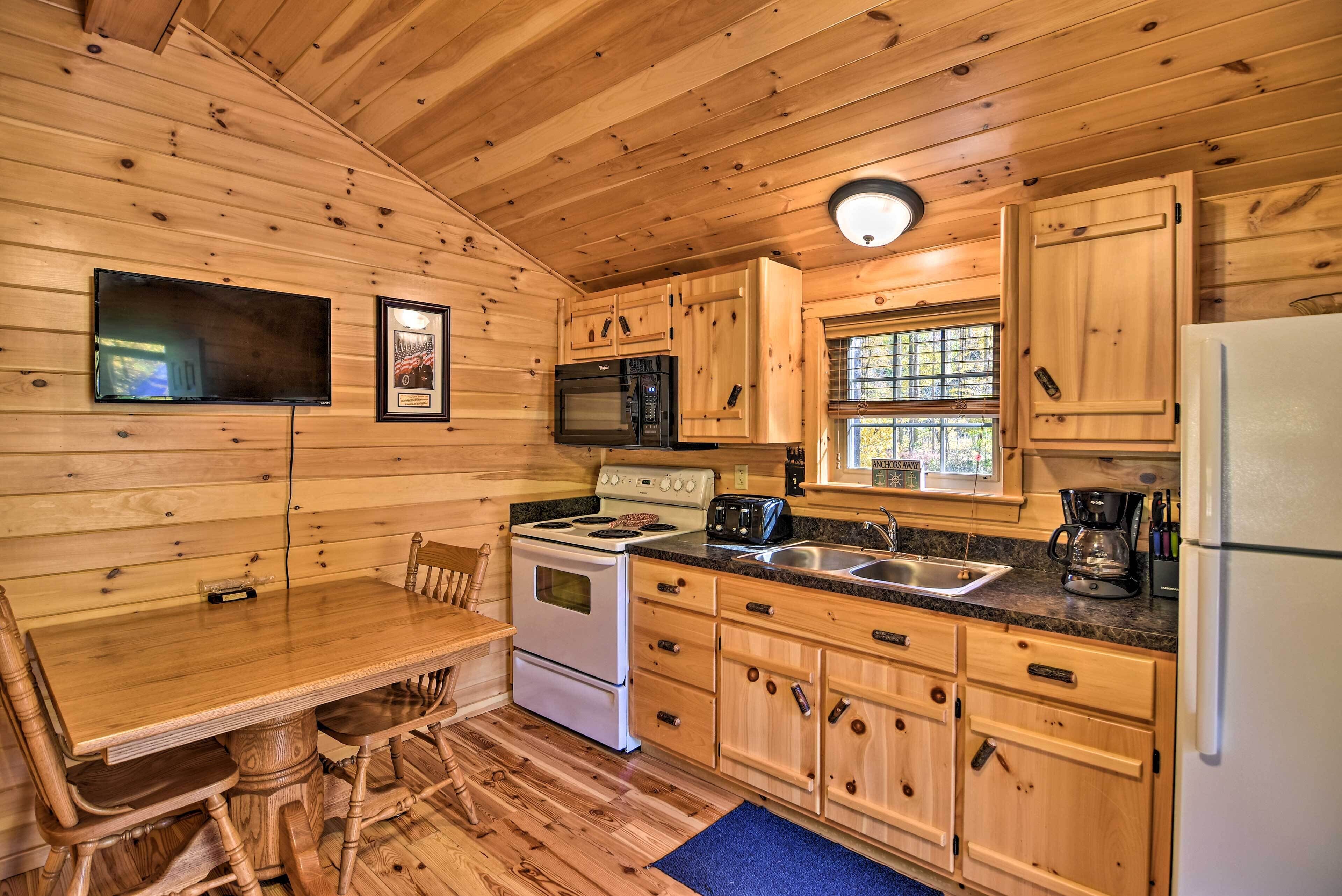 Cozy ‘Anchors Away’ Cabin Hideaway w/ Fire Pit!