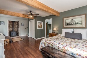 3 bedrooms, travel crib, free WiFi, bed sheets - LakeMont, wifi, GENERATOR, King bd, FREE Lake access +A/C (Arnold)