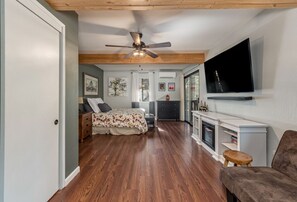 3 bedrooms, travel cot, free WiFi, bed sheets - LakeMont, wifi, GENERATOR, King bd, FREE Lake access +A/C (Arnold)