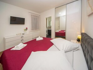 5 bedrooms, iron/ironing board, WiFi - Oasis of peace by Interhome (Imotski)