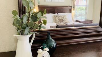 2 室のベッドルーム、デスク、アイロン / アイロン台、旅行用ベビーベッド