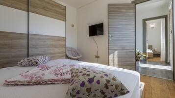 Villa | In-room safe, iron/ironing board, free WiFi