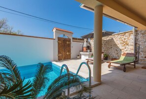 Outdoor pool - Villa Odiseja (Vinodol)