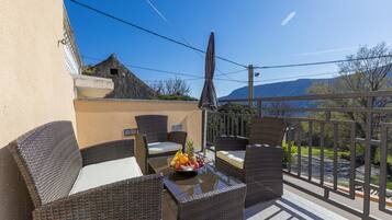 Villa | Balcony