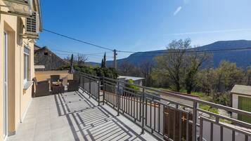 Villa | Balcony