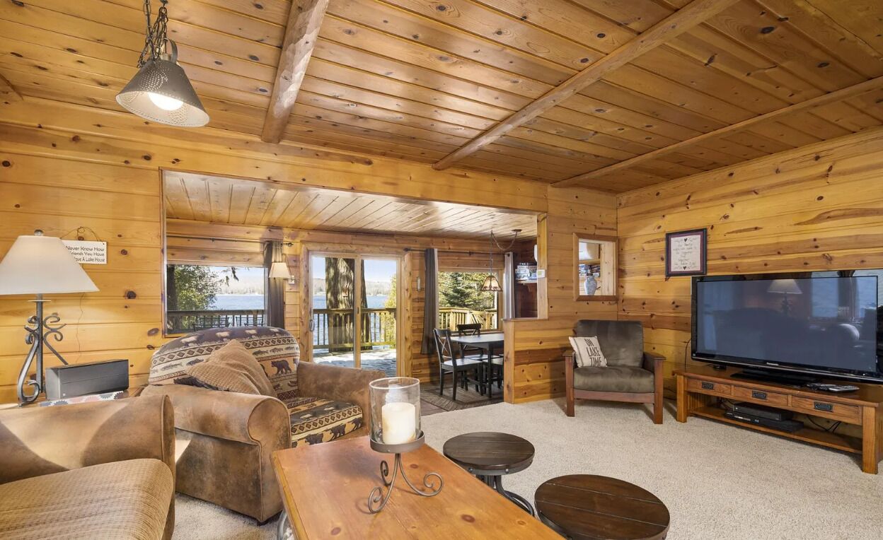 🏖LAKE CHARLEVOIX 🚤 DIRECT WATERFRONT-Hoist Mooring Kayaks Paddleboards