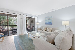 TV - Updated Shipyard Family Villa | BBQ, Complex Pool, Bikes, Golf (Hilton Head Island)