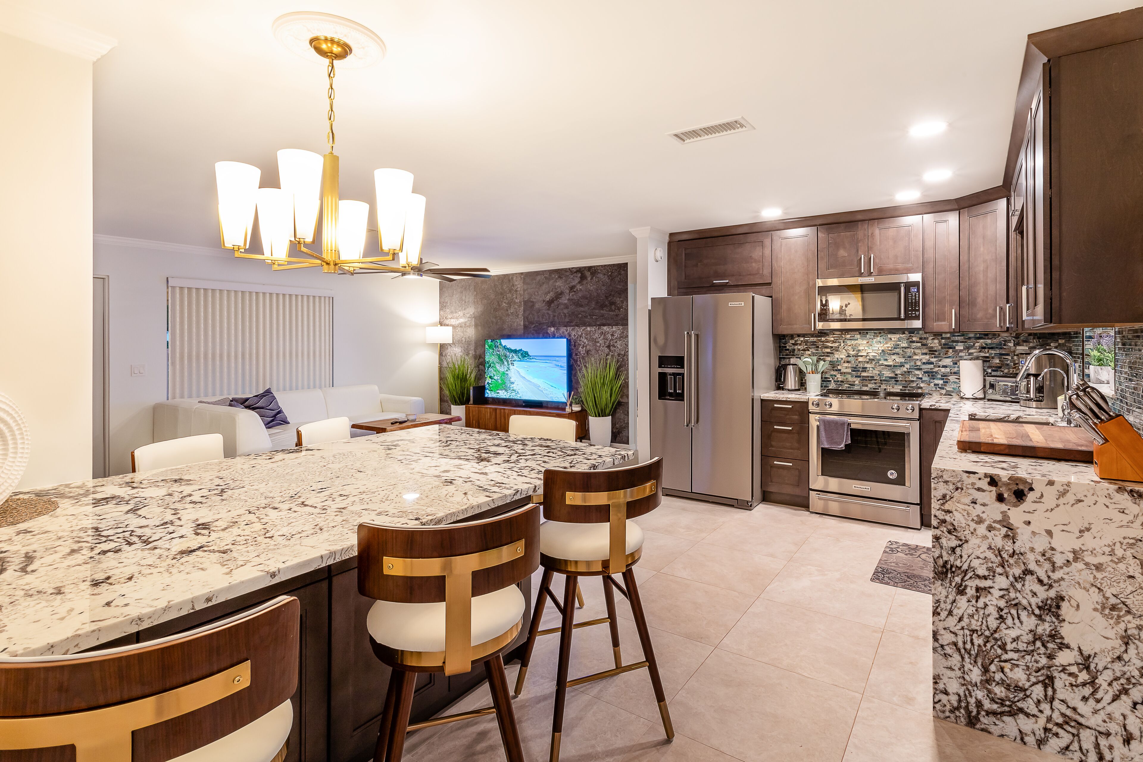 雪櫃、微波爐、焗爐、爐具