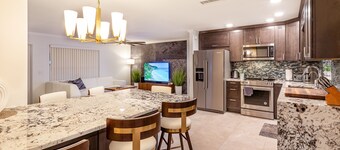 Stylish Pool Paradise in Boynton Beach, Great Area