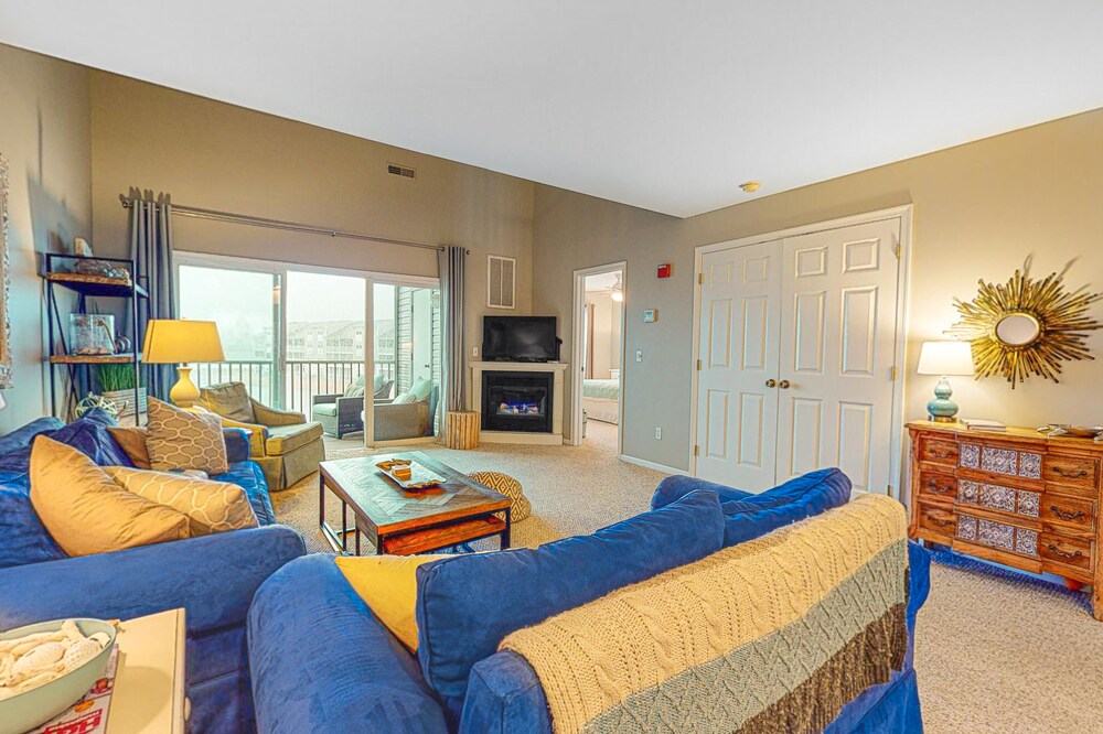 Bethany Bay 3rd floor condo w/ golf on-site, free WiFi, and balcony