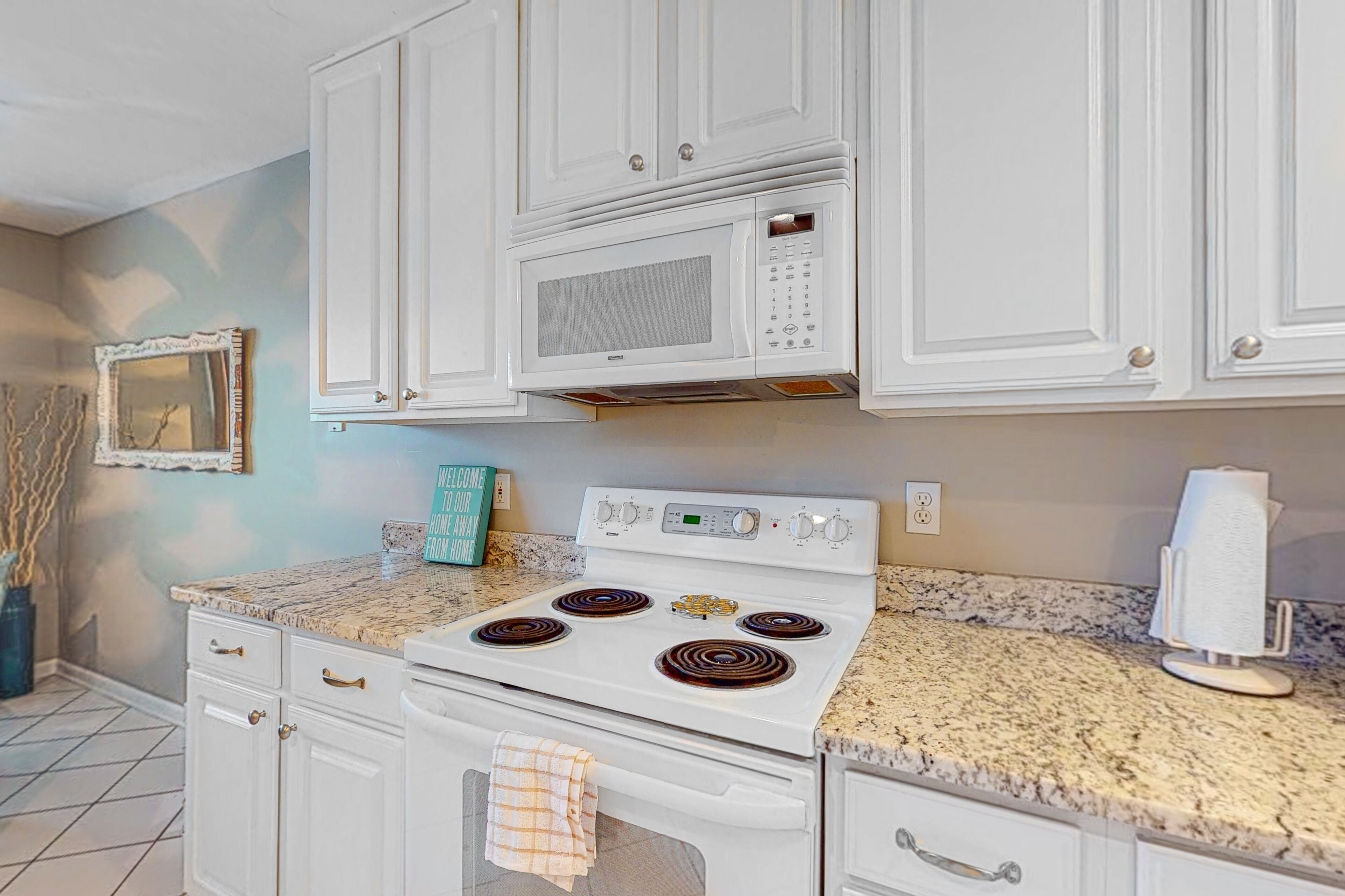 Bethany Bay 3rd floor condo w/ golf on-site, free WiFi, and balcony