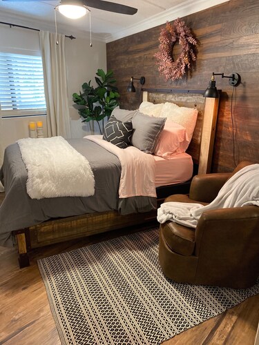 ⭐️NEW-PristineGburgLoft-2A-Walk2Pancakes🥞 & Slopes⛷