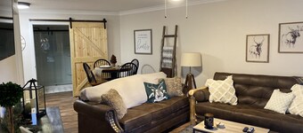 ⭐️NEW-PristineGburgLoft-2A-Walk2Pancakes🥞 & Slopes⛷