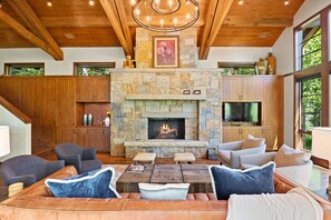 TV, fireplace, stereo