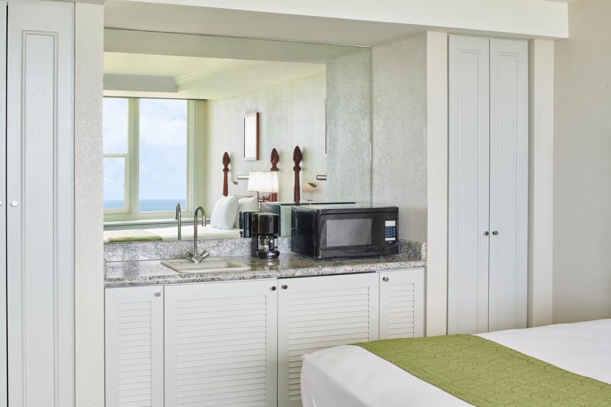 Nature Awaits You! Amazing Unit, Pool, Restaurant, Gym