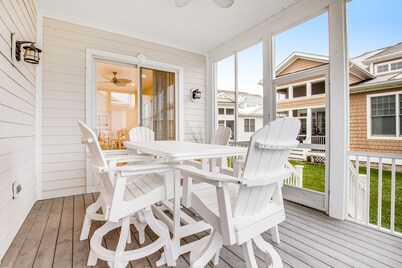 Bayside Resort house w/ golf on-site, private gas grill, pool & basketball court