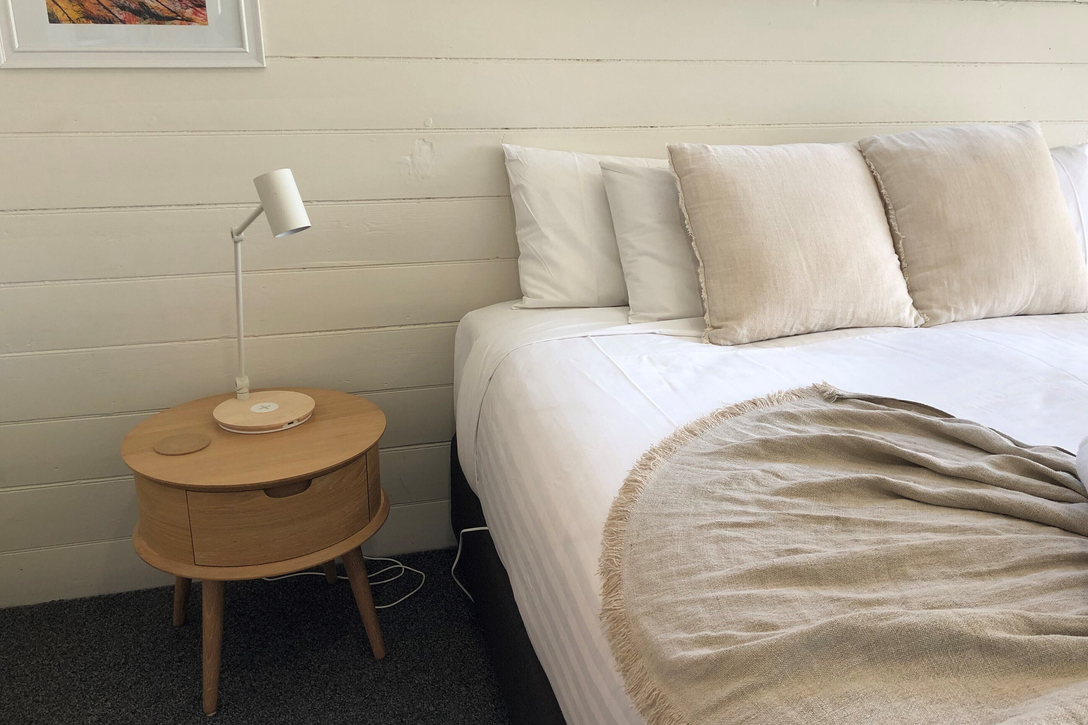 BINALONG BEACH COTTAGE  Beachfront Next door to restaurant. King Bed for couples — image 14